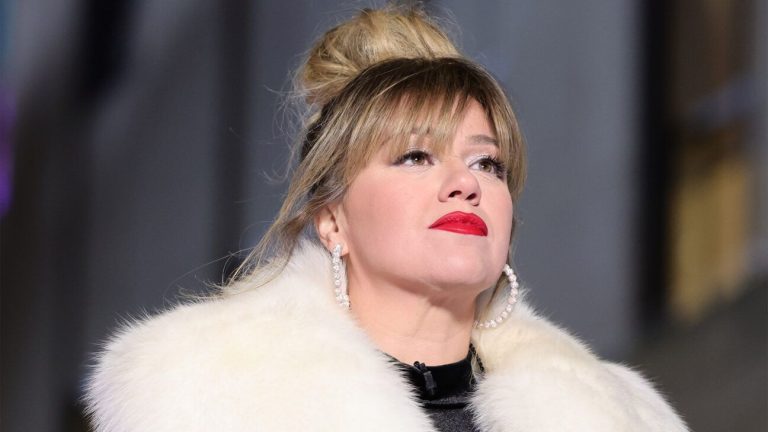 Kelly Clarkson Weight Loss: Facts, Science, And Real Tips
